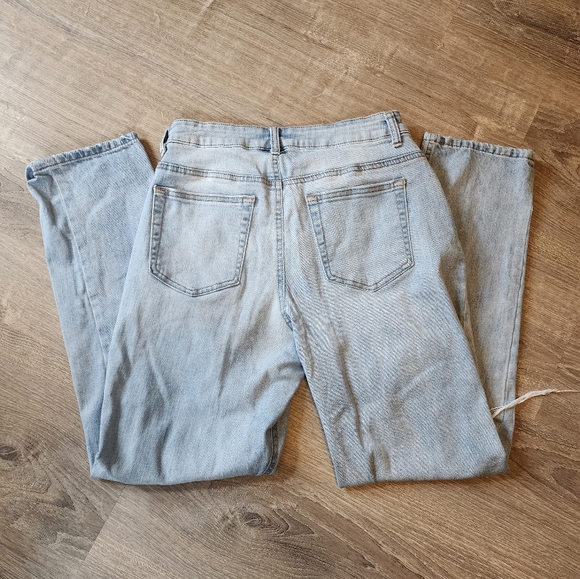 Light Jean - Picture 3 of 4